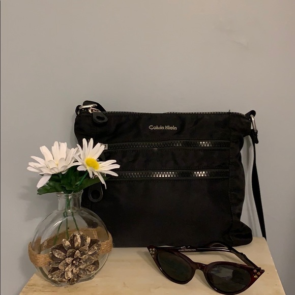 Calvin Klein Handbags - Calvin Kline crossbody purse π Calvin Klein Handbags - Calvin Kline crossbody purse π